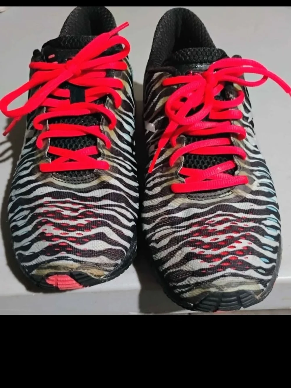 Asics Size 10 GEL Quantum 360 Zebra-Pattern Athletic Shoes with Neon Laces
